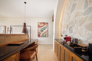 1 habitación, minibar, caja de seguridad en la habitación y escritorio 