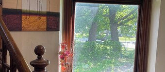  2-bedroom 19th centry Victorian apartment  Des Moines with AC, WiFi