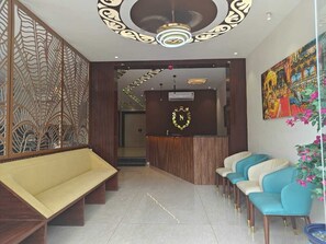 Lobby - Zip By Spree Hotels Neelam Nakshatra (Kudal)