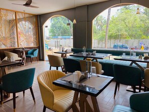 Cafe - Zip By Spree Hotels Neelam Nakshatra (Kudal)