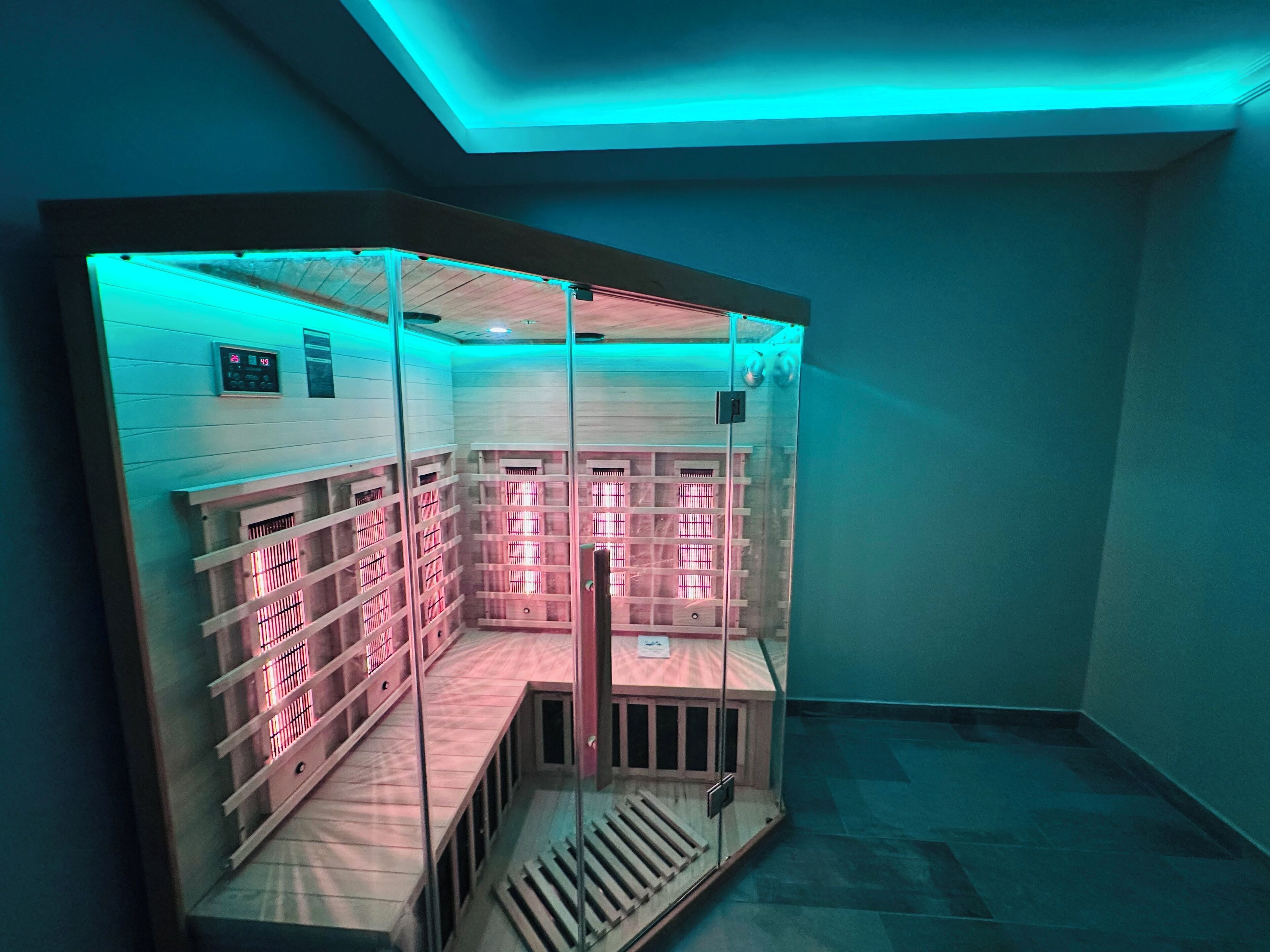 Couples treatment rooms, sauna, body treatments, hydrotherapy