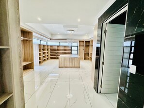 Presidential Suite, Balcony, Garden View | Wardrobe - H & H Boutique and Spa (Roodepoort)