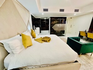 Suite Premium, balcón, vista al jardín | Escritorio y espacio para trabajar con laptop 