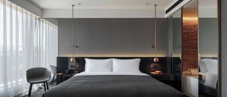 Camera Classic, vista città | Una cassaforte in camera, tende oscuranti, ferro/asse da stiro