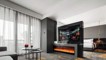 Business-Suite, Terrasse, Stadtblick | Zimmersafe, Verdunkelungsvorhänge, Bügeleisen/Bügelbrett