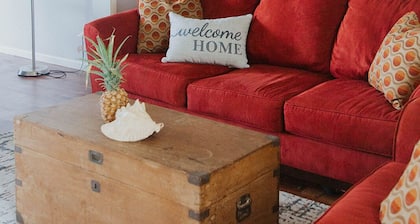 3-bedroom townhome in delightful Aiea with AC, WiFi