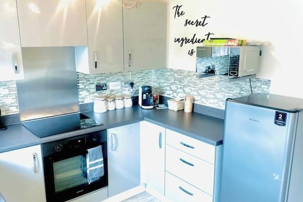 Refrigerador, microondas, horno, placa de cocina