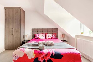 3 bedrooms, desk, iron/ironing board, WiFi - Stylish 3 bed, 2 bath property next to LFC stadium (Liverpool)