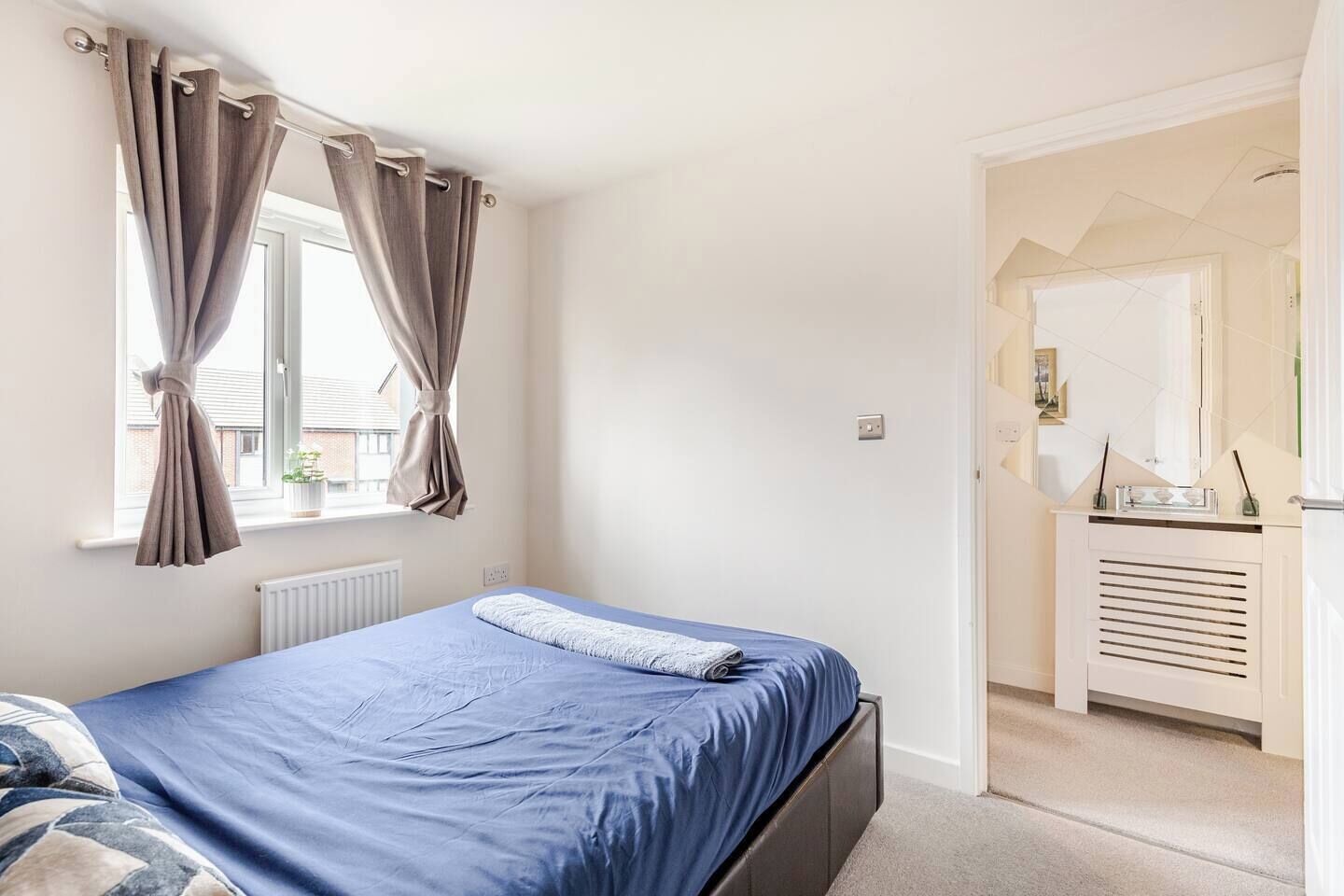 3 bedrooms, desk, iron/ironing board, WiFi