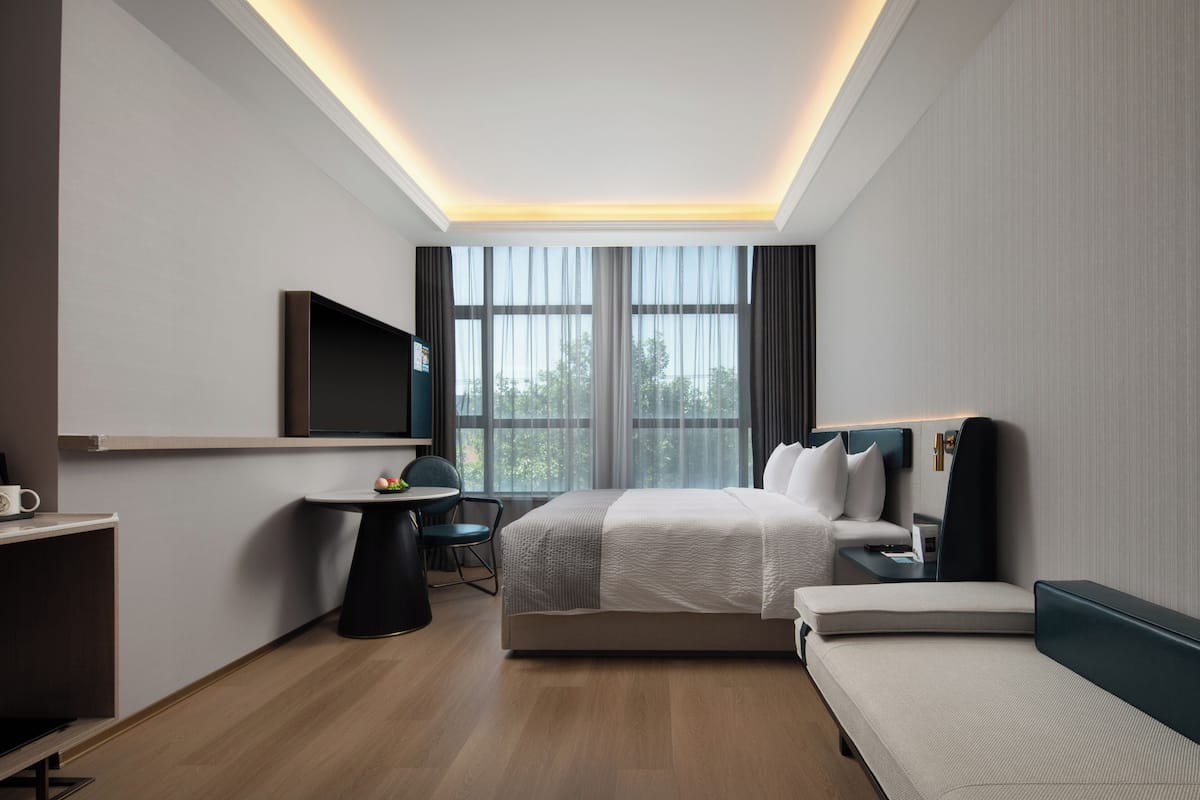 Standard Double Room | Desk, laptop workspace, free WiFi