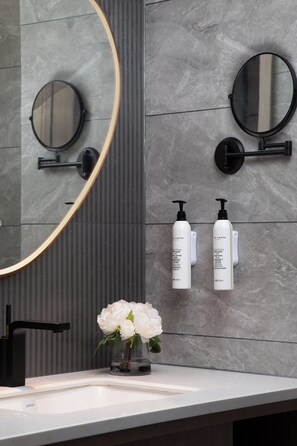 Bureau, espace de travail pour ordinateur portable, Wi-Fi gratuit