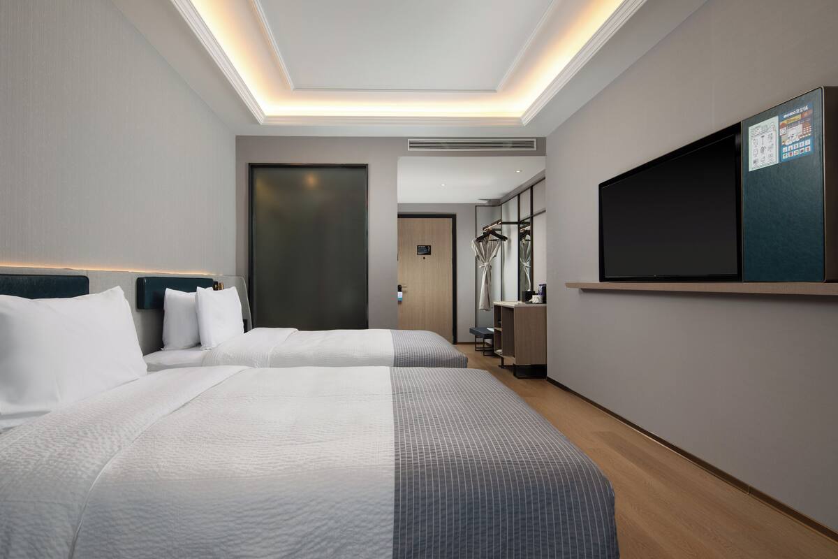 Standard Double or Twin Room | Desk, laptop workspace, free WiFi