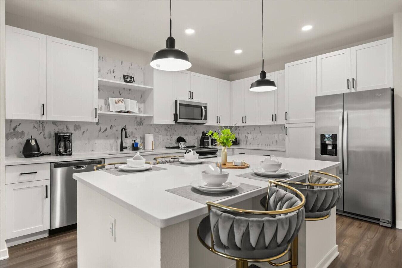 Refrigerador, microondas, horno y parrilla de estufa 