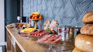 Esmorzar diari d'estil bufet gratuït