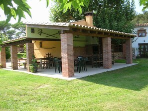 Outdoor dining - Cottage in Riudarenes with Private Pool (Riudarenes)