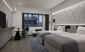 Bureau, espace de travail pour ordinateur portable, Wi-Fi gratuit