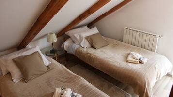 2 makuuhuonetta, silitysrauta/-lauta, internet, vuodevaatteet