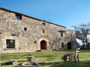 Exterior - Spacious Home in Navata (Navata)