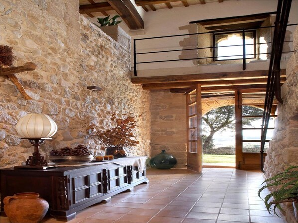 Interior - Spacious Home in Navata (Navata)