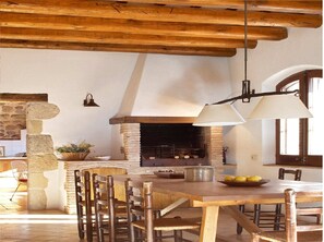 Dining - Spacious Home in Navata (Navata)