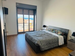 3 bedrooms, iron/ironing board, internet, wheelchair access - Modern Attic Apartment with Sea Views (Catania)