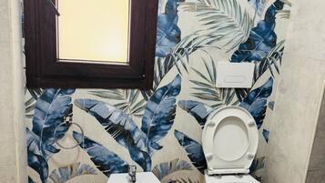 Dusche, Haartrockner, HandtĂŒcher