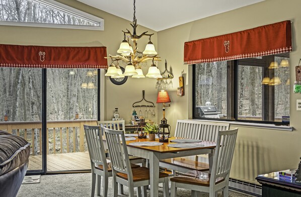 Dining - Hot Tub + Sauna + Kayaks | Pet-Friendly Cabin | Lake Access | Atlas Point Lodge (Pocono Lake)