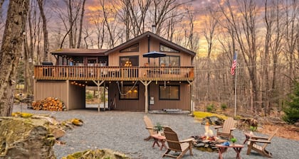 Hot Tub + Sauna + Kayaks | Pet-Friendly Cabin | Lake Access | Atlas Point Lodge