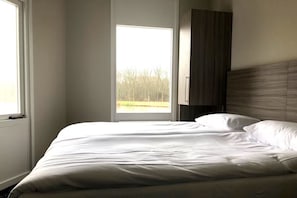 1 slaapkamer, een strijkplank/strijkijzer, gratis wifi, beddengoed