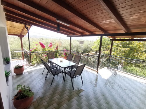 Ζήστε τη ζεστασιά της φιλοξενίας στο ELVAJO Apartment