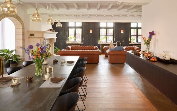 Lobby sitting area - Ask Lily (Hulshout)