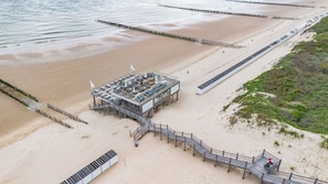Una spiaggia nelle vicinanze