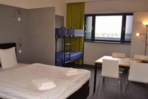 2 chambres, fer et planche Ă repasser, Wi-Fi gratuit, draps fournis
