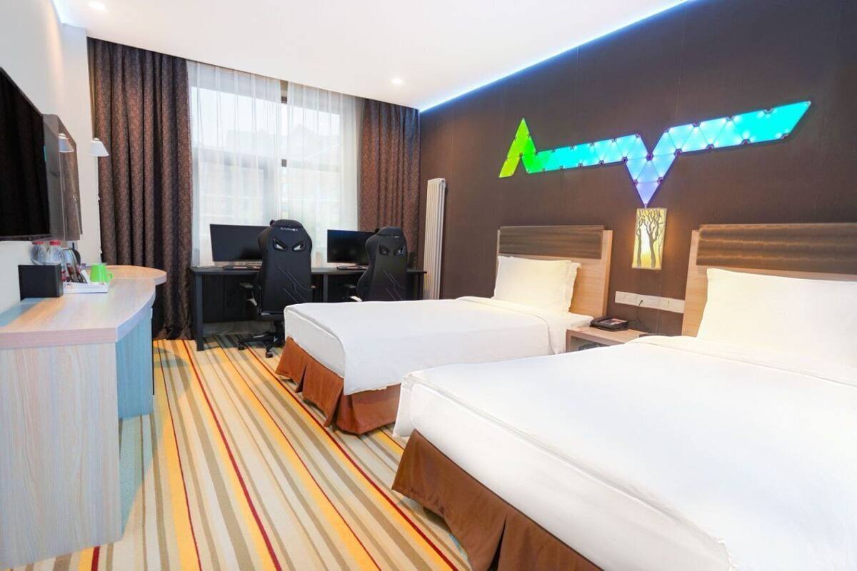 Luxury Twin Room | In-room safe, blackout drapes, iron/ironing board, free WiFi