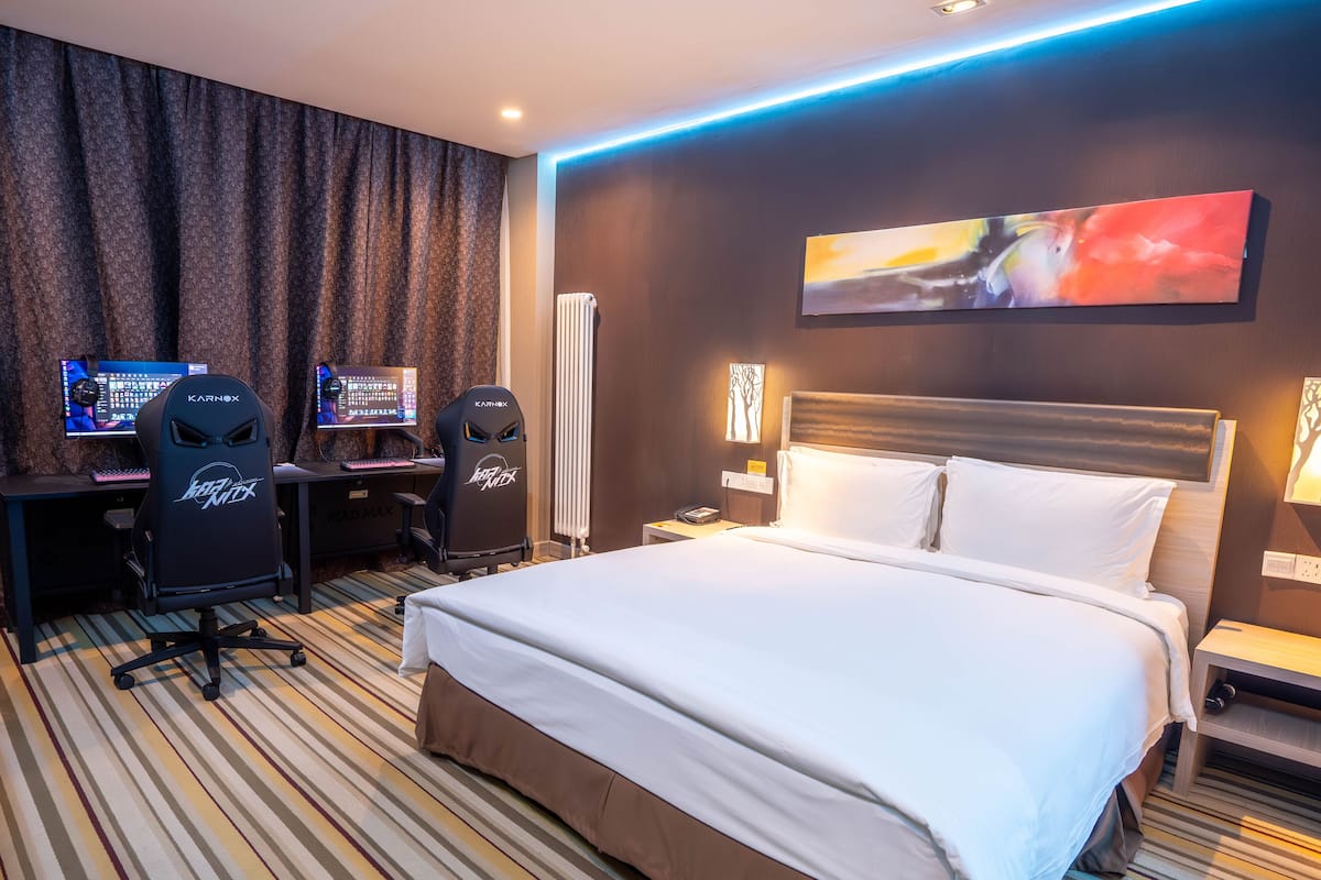 Zimmersafe, Verdunkelungsvorhänge, Bügeleisen/Bügelbrett