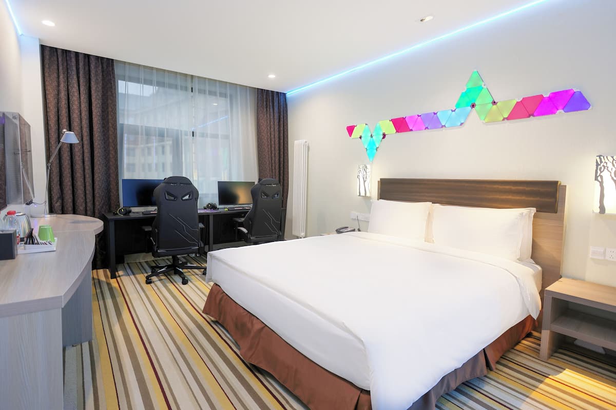 Elite Double Room | In-room safe, blackout drapes, iron/ironing board, free WiFi