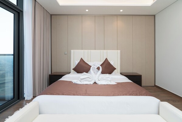 3 slaapkamers, een strijkplank/strijkijzer, wifi, beddengoed