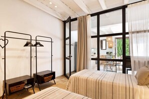 2 bedrooms, iron/ironing board, free WiFi