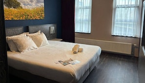 1 habitación, tabla de planchar con plancha, wifi gratis y ropa de cama 