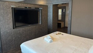 1 chambre, fer et planche à repasser, Wi-Fi gratuit, draps fournis