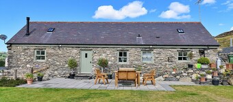 Cottage in North Wales with Hot Tub & Views