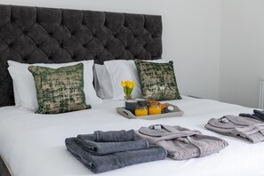5 bedrooms, iron/ironing board, free WiFi