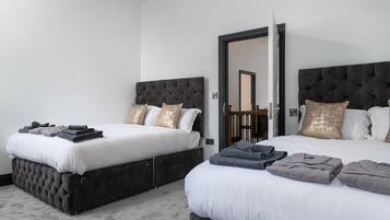 5 bedrooms, iron/ironing board, free WiFi