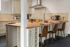 Fridge, microwave, oven, stovetop - Holiday home in Blaenau Ffestiniog, No Deposit (Blaenau Ffestiniog)