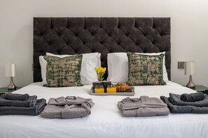 5 bedrooms, iron/ironing board, free WiFi