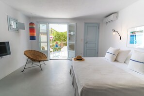 4 bedrooms, in-room safe, iron/ironing board, travel crib