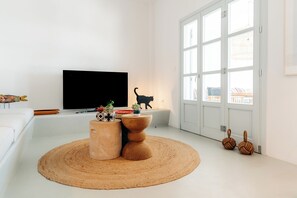 Smart-tv, boeken en een stereo