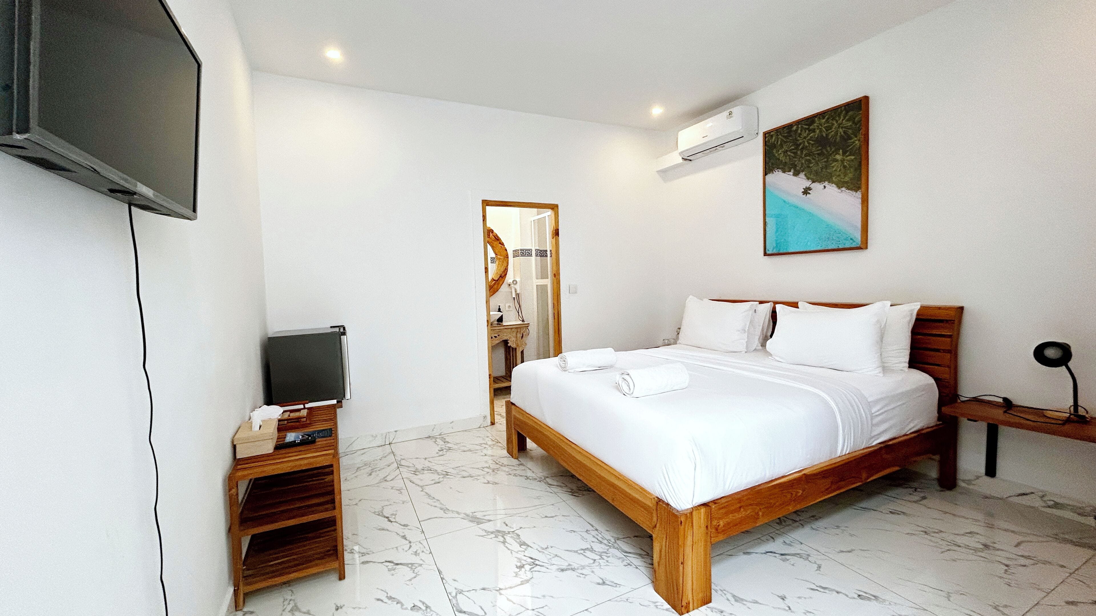 Superior Studio, 1 Bedroom | Premium bedding, desk, free WiFi, bed sheets