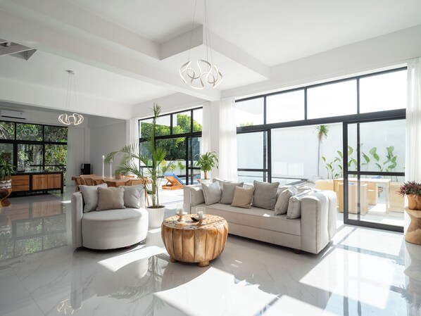 Luxury Villa, 3 Bedrooms | Living area | 32-inch Smart TV with digital channels - Ama Wela Living (Labuan Bajo)