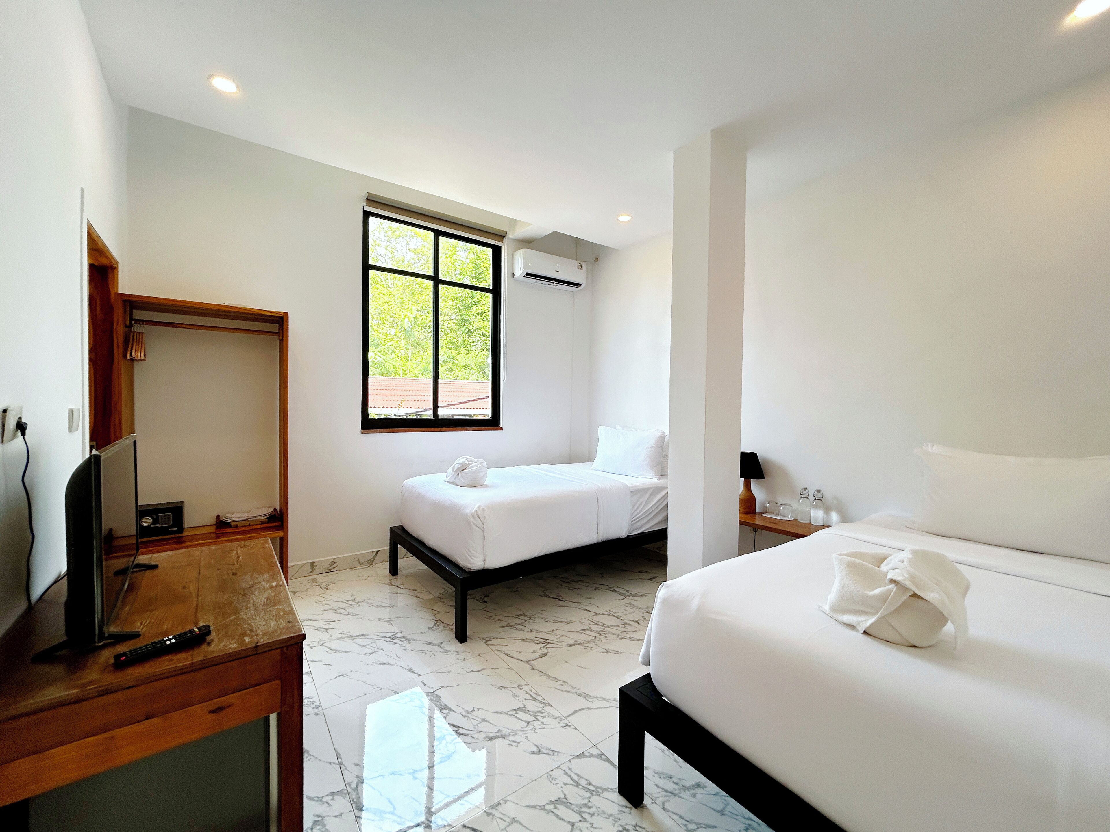 Superior Twin Room, 1 Bedroom | Premium bedding, desk, free WiFi, bed sheets